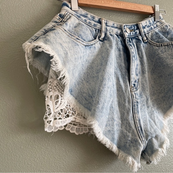 NWT Privy Flutter Denim and Lace Shorts- Medium - Picture 2 of 9